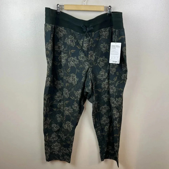 Athleta Trekkie North Jogger Pants Size 26 Green Floral Travel Lounge Ripstop - Picture 1 of 12